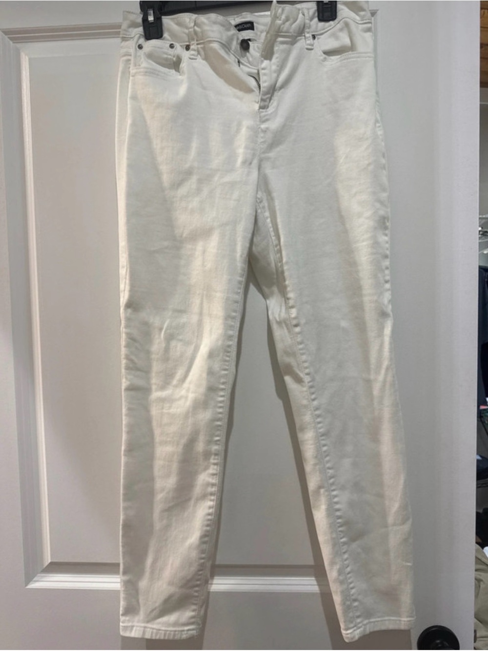 Slim White Women's Skinny Jeans with Stretch
